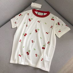 夏日品位之选 针织短袖的时尚魅力